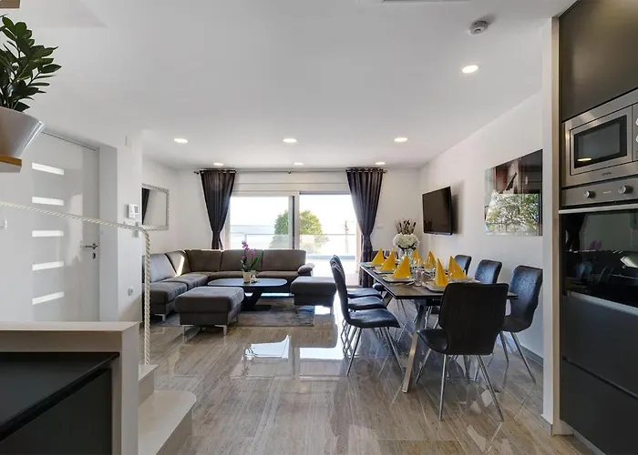 Cozy In With Sauna Dramalj