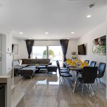 Cozy In With Sauna Dramalj